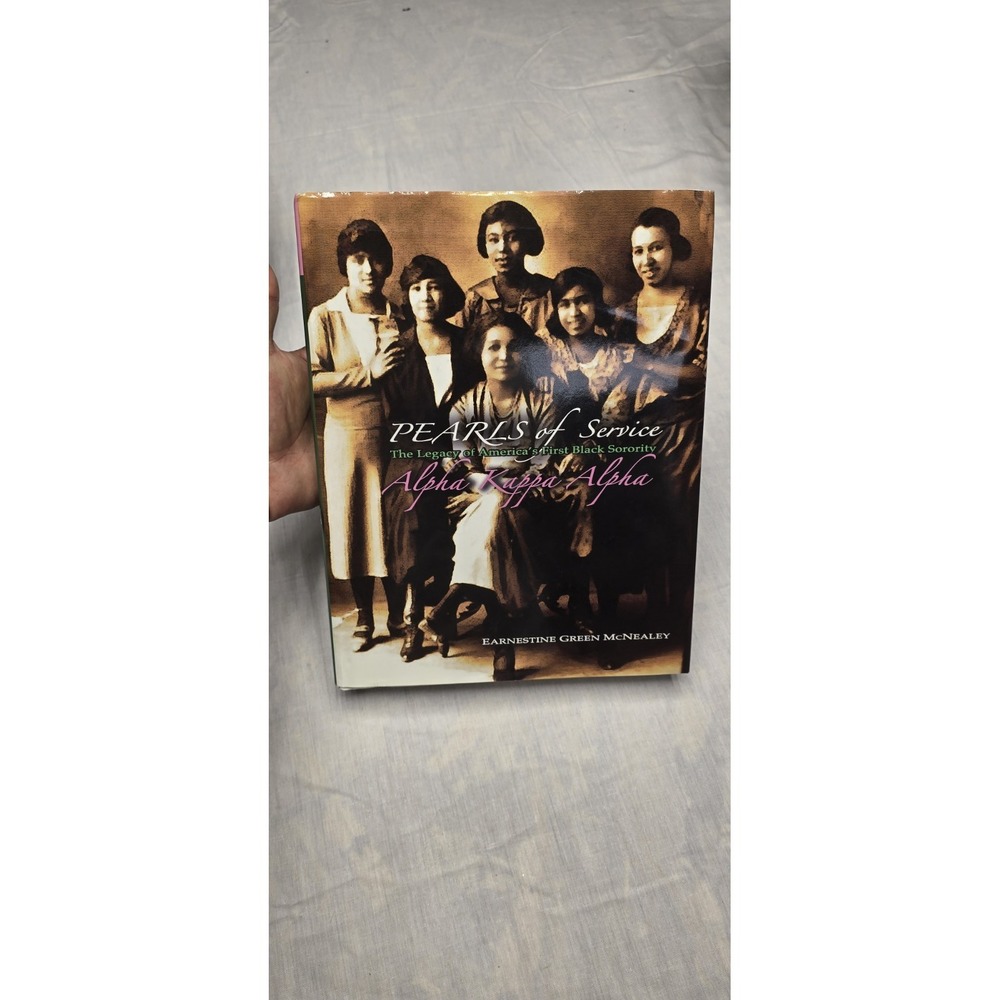 Pearls of Service:The Legacy of America's First Black Sorority Book FirstEdition